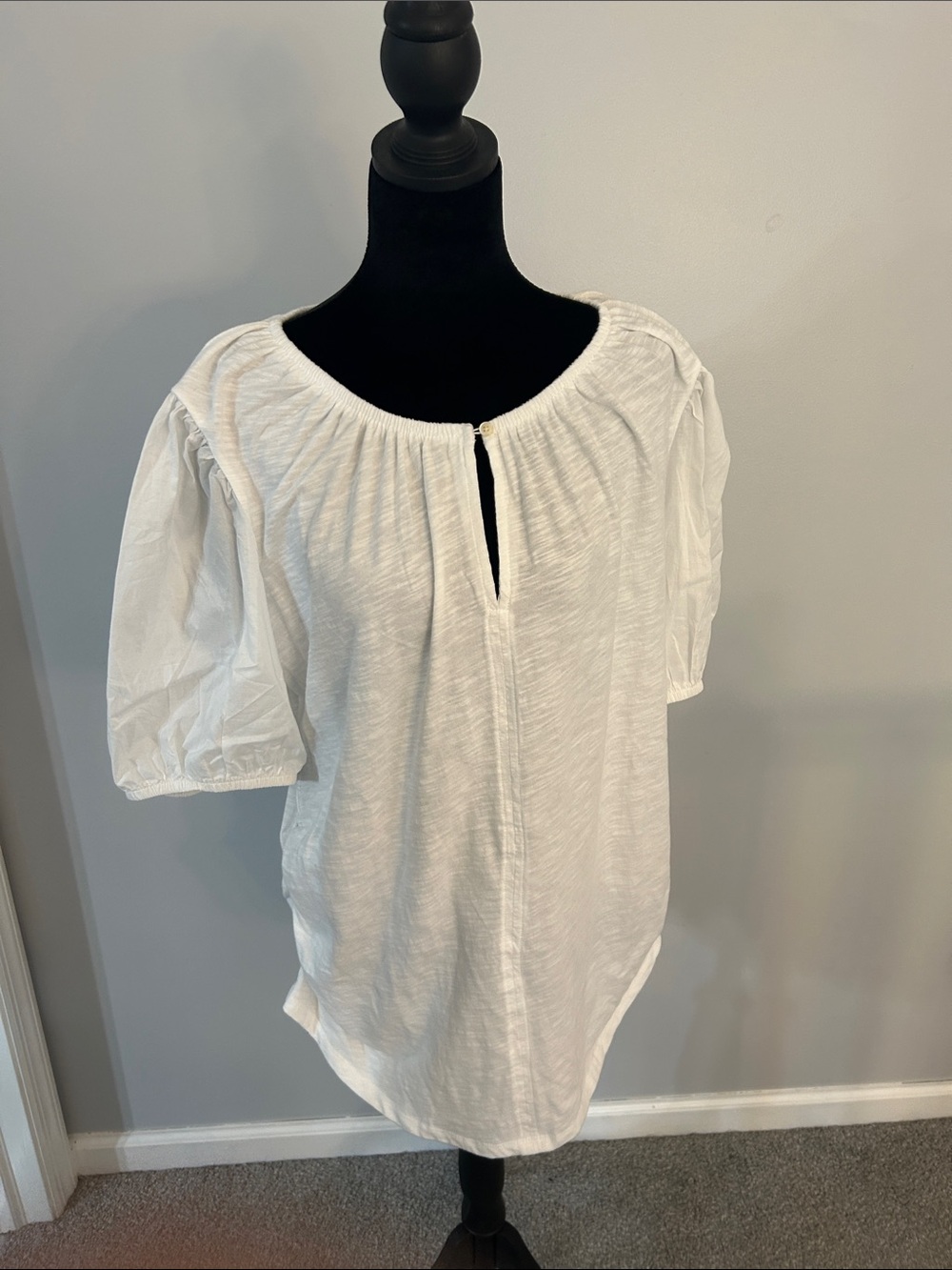 Old Navy White Keyhole Puff Sleeve Blouse